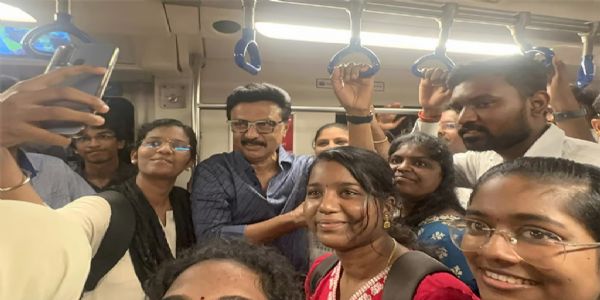 मुख्यमंत्री स्टालिन ने मेट्रो में सफर कर मांगे वोट, यात्रियों से की बात