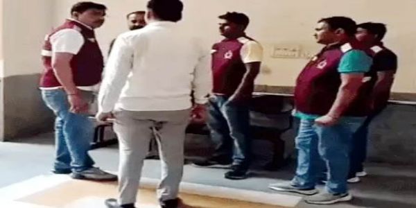 फरीदाबाद : पुलिस ने सेक्टर-12 में चलाया कांबिंग और सर्चिंग अभियान