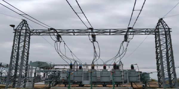 आधी रात छापेमारी: वसूली के दबाव में अधिकारी मैदान में, बिजली चोरी के कई मामले पकड़े