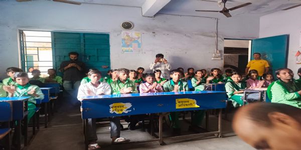 बागबेड़ा के सरकारी स्कूल में 80 बच्चों को मिला आयुष्मान भारत कार्ड