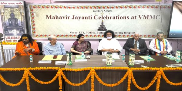 भगवान महावीर के सिद्धांतों से अनेक वैश्विक समस्याओं का समाधान संभव : आचार्य लोकश