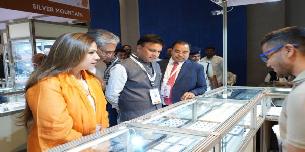 तीस देशों के 230 से अधिक अंतरराष्ट्रीय खरीदार आईजीजेएस पहुंचे