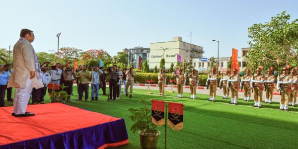 मुख्यमंत्री भजनलाल शर्मा ने पुलिस मुख्यालय से 42 महिला पीसीआर वैन को दिखाई हरी झण्डी