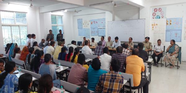 हड़ताल पर गए अनुमंडलीय अस्पताल के स्वास्थ्यकर्मी कार्य पर लौटे