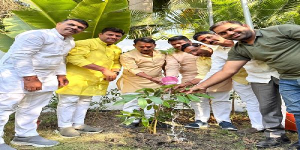 इंदौरः जल संसाधन दिवस पर मंत्री सिलावट ने पौधारोपण कर दिया जल संवर्धन का संदेश