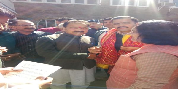 वार्ड नंबर छह सनयाहरड नगर निगम मंडी के अस्तित्व को बचाने की गुहार