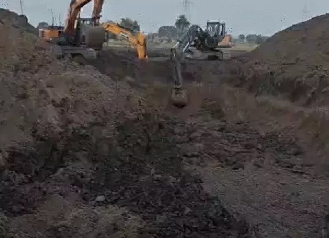 बचाव अभियान की तस्वीर बचाव अभियान की तस्वीर