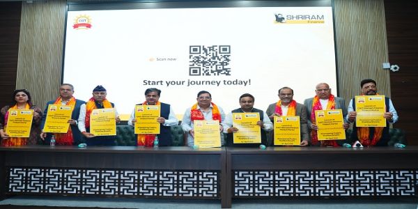 फिनटेक पोर्टल लॉन्च करते सांसद एवं कैट महामंत्री प्रवीण खंडेलवाल और अन्य फिनटेक पोर्टल लॉन्च करते सांसद एवं कैट महामंत्री प्रवीण खंडेलवाल और अन्य