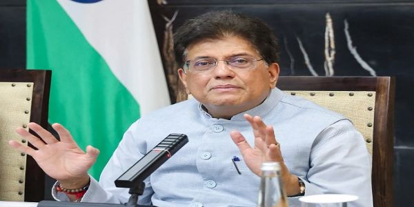 डॉ. माजिद बिन अब्दुल्ला अल कासबी के साथ वर्चुअली बातचीत करते पीयूष गोयल