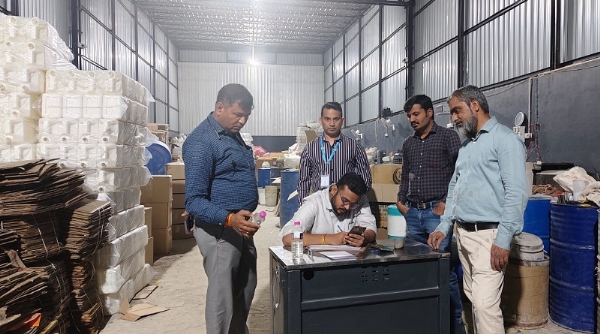 इंदौरः अवैध रूप से पेट्रोलियम उत्पादों के क्रय-विक्रय एवं भंडारण जिला पशासन की कार्रवाई इंदौरः अवैध रूप से पेट्रोलियम उत्पादों के क्रय-विक्रय एवं भंडारण जिला पशासन की कार्रवाई