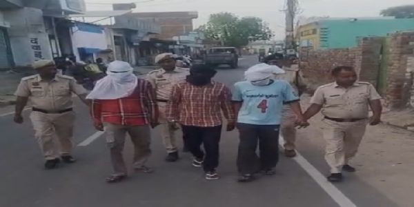 सिरसा: दंपति को बंधक बनाकर लूटपाट करने वालों की पुलिस ने करवाई परेड