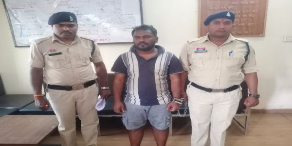 रायपुर : एम्स का डॉक्टर बनकर करोड़ों की ठगी की साजिश रचने वाला शातिर ठग गिरफ्तार