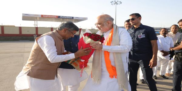 अमित शाह का भाजपा प्रदेश अध्यक्ष और नेता प्रतिपक्ष ने रांची एयरपोर्ट पर किया स्वागत