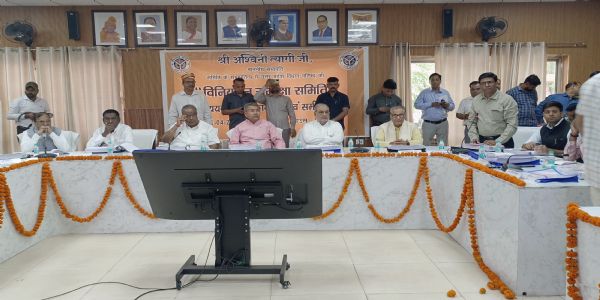 शिलापट्टों को तैयार करने के दौरान शासनादेश का गंभीरता पूर्वक पालन करें : अश्विनी त्यागी