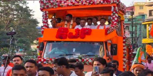 आरामबाग में भाजपा का रोड शो, हेमंत बाग के समर्थन में शमिक भट्टाचार्य ने सरकार पर साधा निशाना