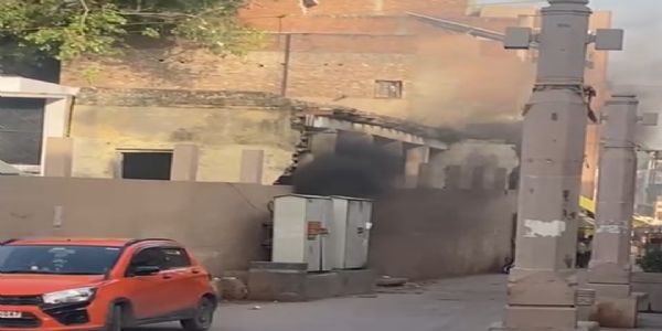 विंध्याचलः कारिडोर मार्ग पर पैनल से उठता धुआं देख दहशत, शॉर्ट सर्किट निकला कारण