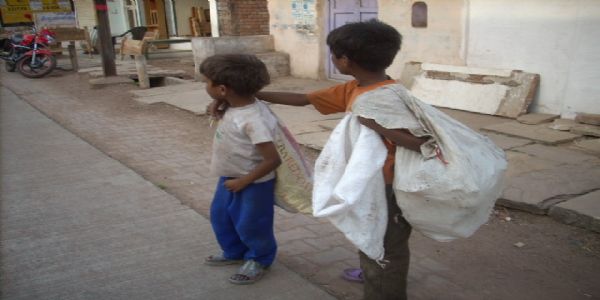 कागजों में सिमटा बचपन: पन्ना में बाल श्रम पर बेअसर कानून, जिम्मेदार बेपरवाह