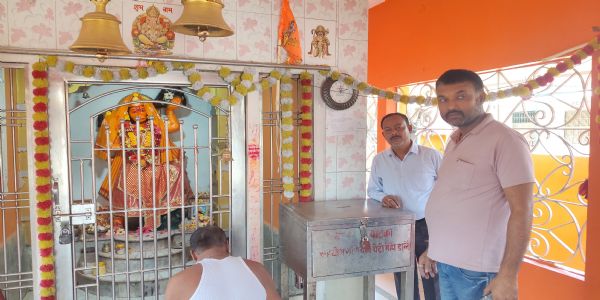 थाना से महज 200 मीटर दूर मंदिर में चोरी, दान पेटी का ताला तोड़कर 30 हजार उड़ाए