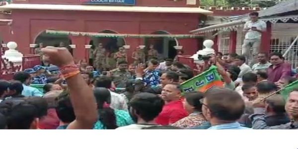 भाजपा पंचायत सदस्य के घर पर बमबाजी, आरोप तृणमूल पर