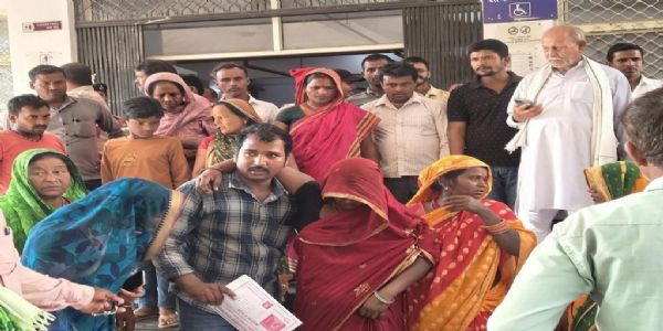 खेत में काम कर रही महिला को लगी गोली, हालत गंभीर