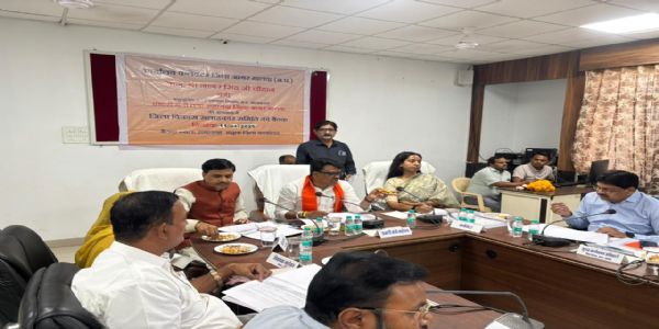 आगरमालवाः प्रभारी मंत्री चौहान ने ली जिला विकास सलाहकार समिति की बैठक