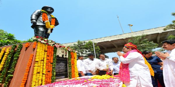 मुख्यमंत्री भजनलाल शर्मा ने महात्मा ज्योतिबा फूले की जयंती पर श्रद्धांजलि अर्पित की