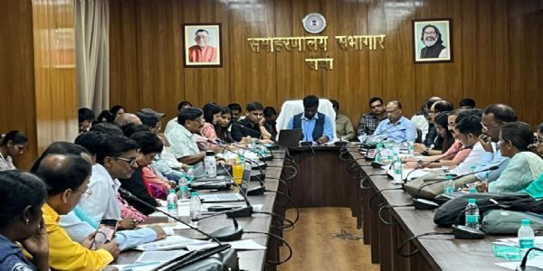 डीसी ने बेड़ो और मांडर की महिला पर्यवेक्षिकाओं को किया शोकॉज