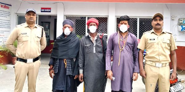 ऑपरेशन कालनेमी के तहत हिरासत में तीन बहुरूपी बाबा