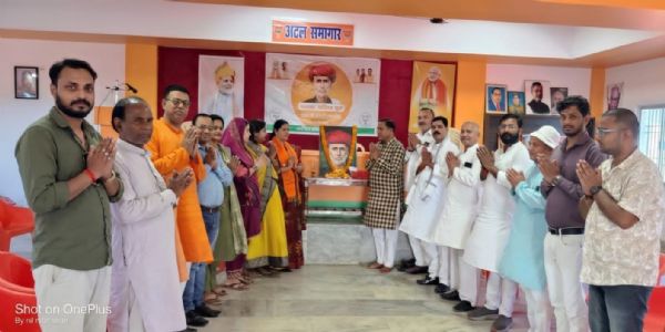 भाजपा ने समाजसुधारक ज्योतिराव फुले की मनाई जयंती