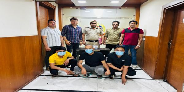 शाहदरा साइबर पुलिस ने तीन जालसाज दबोचे