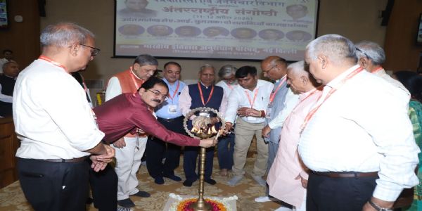 हिंदी पत्रकारिता के 200 वर्ष पर संगोष्ठी, एआई और चुनौतियों पर गहन मंथन : कुलपति