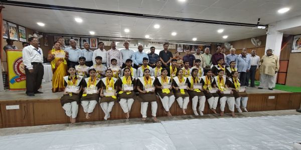 निरंतर प्रयास से ही मिलती है सफलता, मेहनती छात्र ही बनते हैं सम्मान के पात्र : रतन कुमार श्रीवास्तव