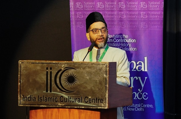 इंडिया हिस्ट्री फोरम के तत्वावधान में इंडिया इस्लामिक कल्चरल सेंटर में भारत के इतिहास, समाज और सभ्यता के विकास में मुसलमानों की भूमिका पर आयोजित सम्मेलन को संबोधित करते शशि थरूर। इंडिया हिस्ट्री फोरम के तत्वावधान में इंडिया इस्लामिक कल्चरल सेंटर में भारत के इतिहास, समाज और सभ्यता के विकास में मुसलमानों की भूमिका पर आयोजित सम्मेलन को संबोधित करते शशि थरूर।