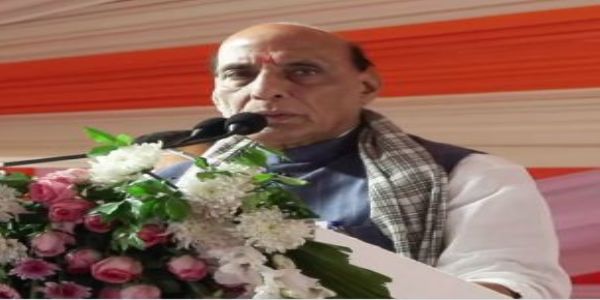 कार्यक्रम को संबोधित करते राजनाथ सिंह कार्यक्रम को संबोधित करते राजनाथ सिंह