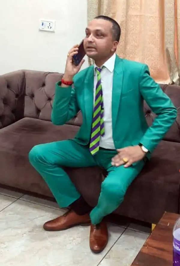 In Ujjain, he posed as Joint Secretary and intimidated officials, but when the truth came out, he started begging.