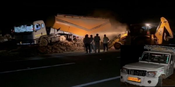 डिंडोरी में भीषण सड़क हादसा डिंडोरी में भीषण सड़क हादसा