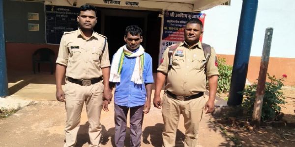 गिरफ्तार खूंखार नक्सली। गिरफ्तार खूंखार नक्सली।