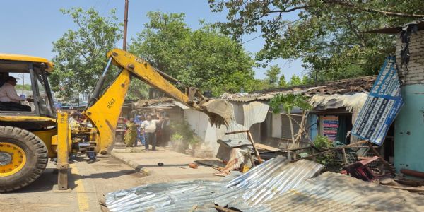 जबलपुरः गोलबाजार में चला नगर निगम और पुलिस का संयुक्त अभियान, अतिक्रमण से मिली मुक्ति