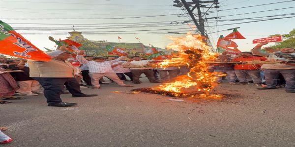 भाजपा ने किया मुख्यमंत्री का पुतला दहन