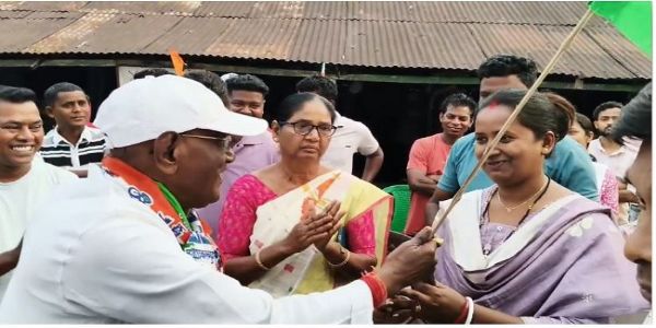 चाय मजदूरों का 200 परिवार तृणमूल में शामिल