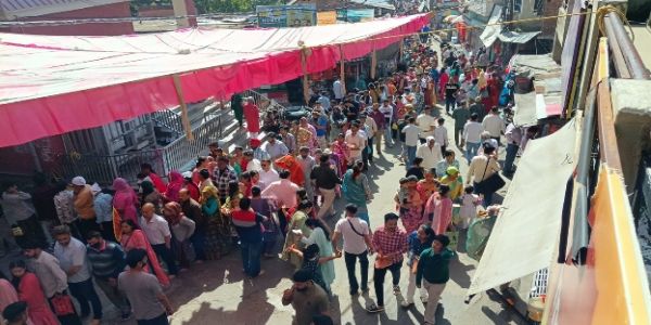 पांच घंटे बाद मां के दर्शन, चिंतपूर्णी में उमड़ा श्रद्धा का सैलाब, सुगम दर्शन प्रणाली हुई बंद