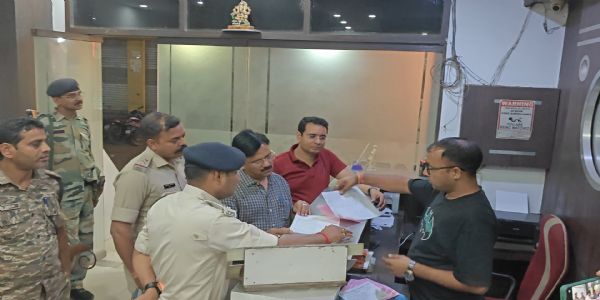 उत्पाद सिपाही परीक्षा से पहले अधिकारियों ने होटलों में की छापेमारी