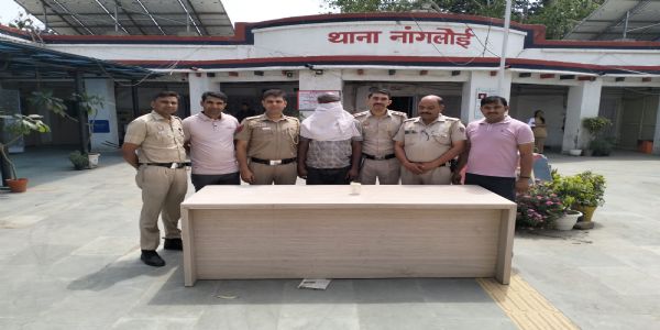 नांगलोई में विदेशी नागरिक ड्रग्स के साथ गिरफ्तार, 8.4 ग्राम एमडीएमए बरामद