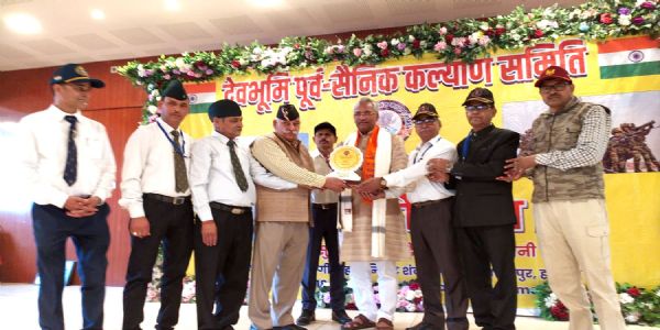 पूर्व सैनिकों का त्याग और अनुशासन ही भारत की सुरक्षा की नींव है: त्रिवेन्द्र