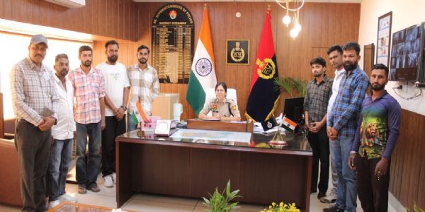 फतेहाबाद : नशे छोड़ मुख्यधारा में लौटे युवाओं का एसपी ने बढ़ाया हौसला