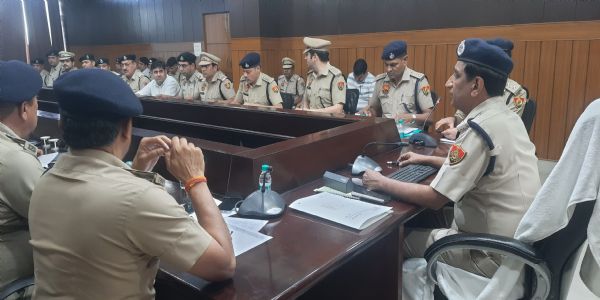 पुलिस अधीक्षक ने ली सुरक्षा को लेकर जिले के पुलिस अधिकारियों की बैठक