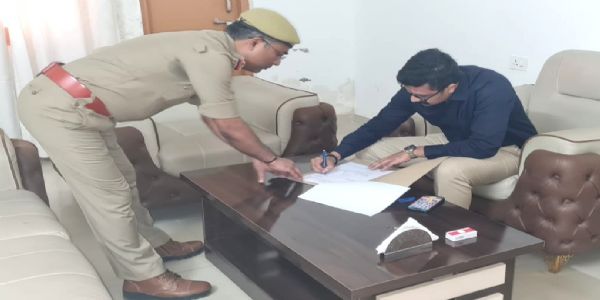 देवरिया में नये पुलिस अधीक्षक ने संभाला कार्यभार, अधिकारियों संग की बैठक