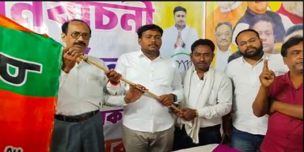 खानाकुल में चुनाव से पहले बदले राजनीतिक समीकरण, पूर्व तृणमूल छात्र नेता भाजपा में शामिल