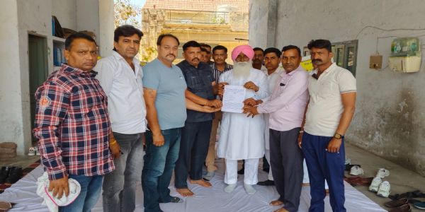 फतेहाबाद : फायर ब्रिगेड कर्मचारियों की हड़ताल को विधायक ने दिया समर्थन