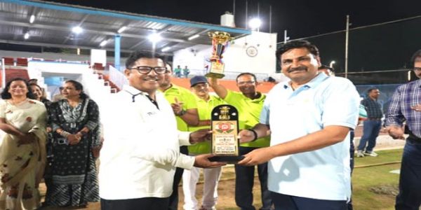 महाप्रबंधक एवं डीआरएम एकादशों के बीच रोमांचक क्रिकेट मुकाबले महाप्रबंधक टीम विजयी